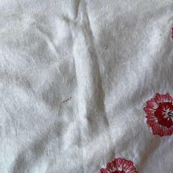 Vintage table cloth crewel or embroidered with inset crochet pointel lace Floral - Picture 4 of 8